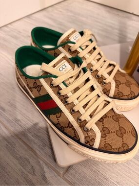 Gucci GG Canvas Low-Top Sneakers in Beige size 36 I normally wear 37.5